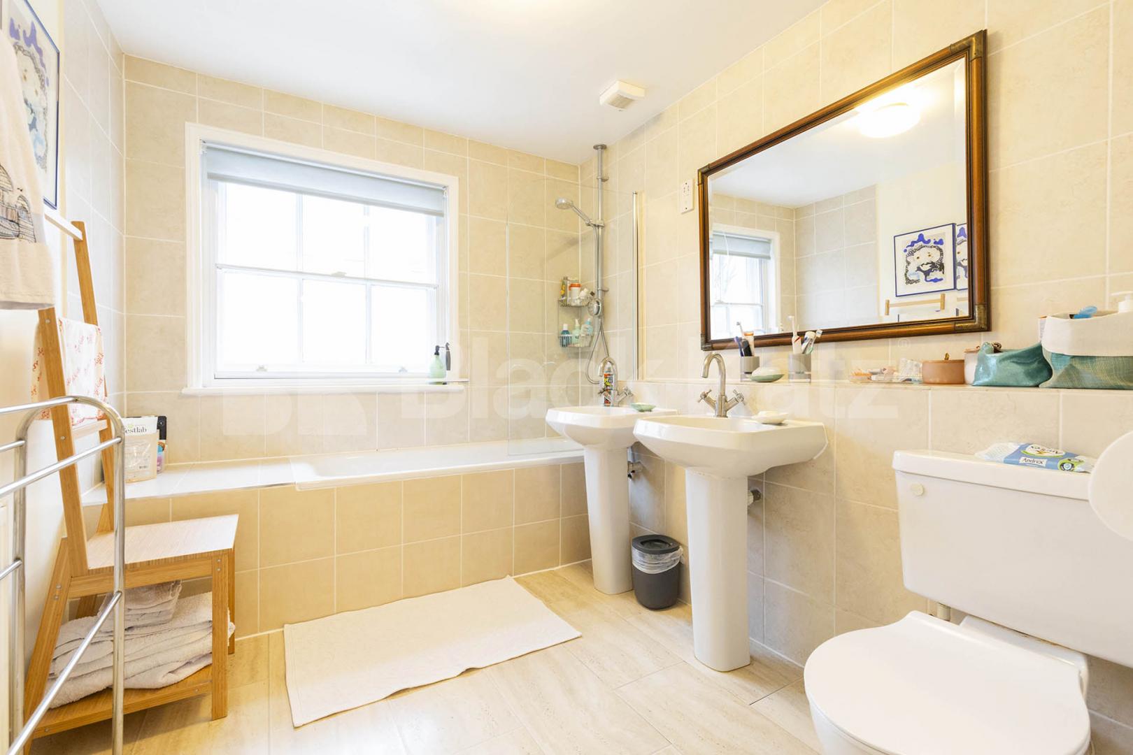 Super 3 bedroom apartment with period features by regents park - Families Only. Albany Street, Regents Park - Great Portland Street